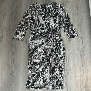 Calvin Klein Black and White Patterned Ruched Dress Women’s Size 6